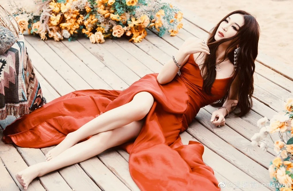 Nàng "Đát Kỷ" quyến rũ nhất màn ảnh tuổi 60 vẫn trẻ mướt, da căng: Rất chăm ăn 1 món chống nắng, bơm retinol, chợ Việt quanh năm có - Ảnh 6.
