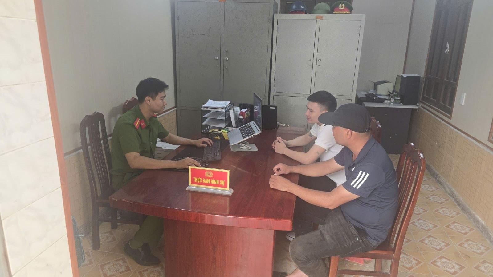 Phát hiện giao dịch 1,1 tỷ đồng từ tài khoản của thanh niên SN 1998: Công an yêu cầu xác minh nguồn tiền, sao kê lịch sử giao dịch- Ảnh 1.