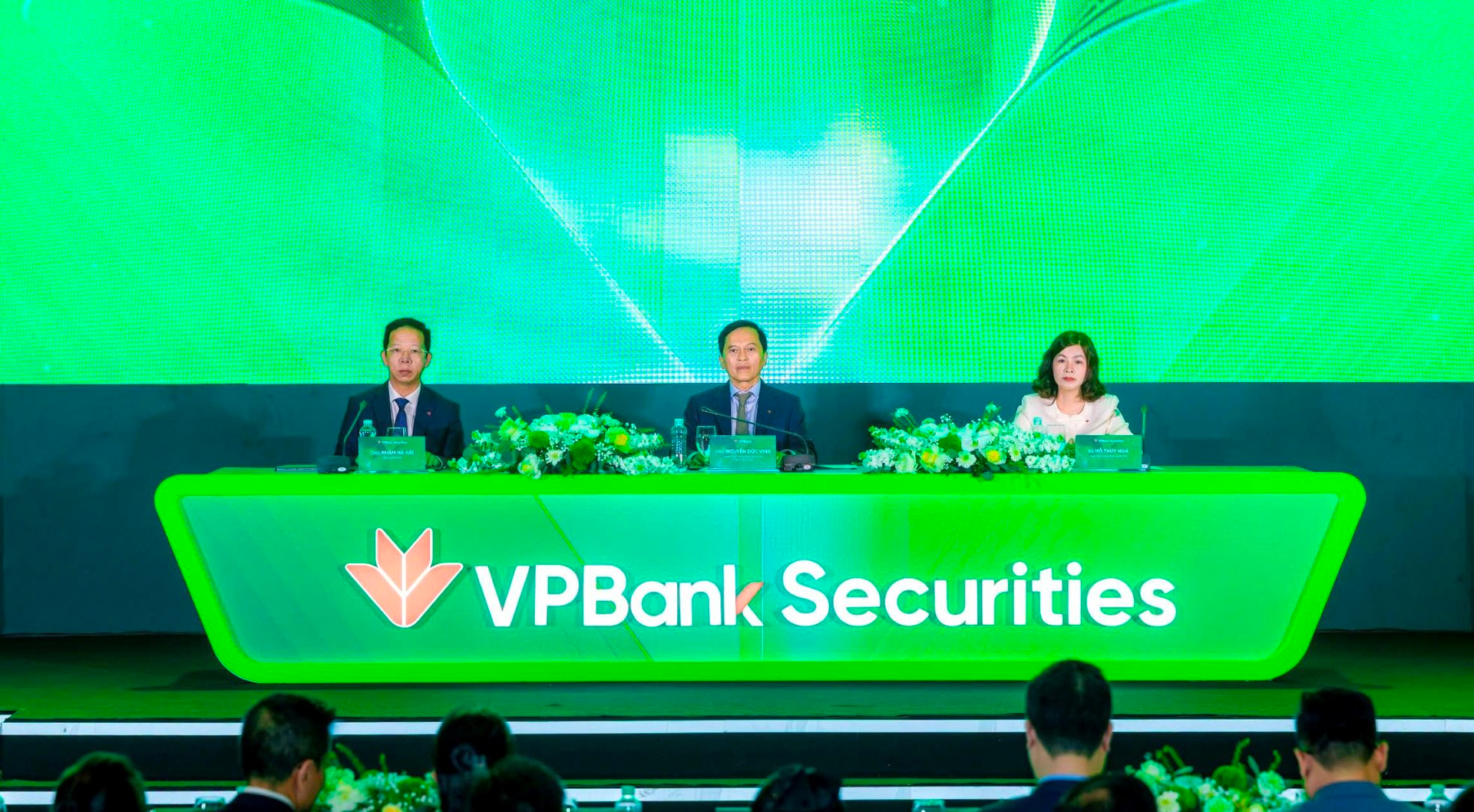 Chủ tịch VPBankS nói gì khi cổ đông phản hồi 