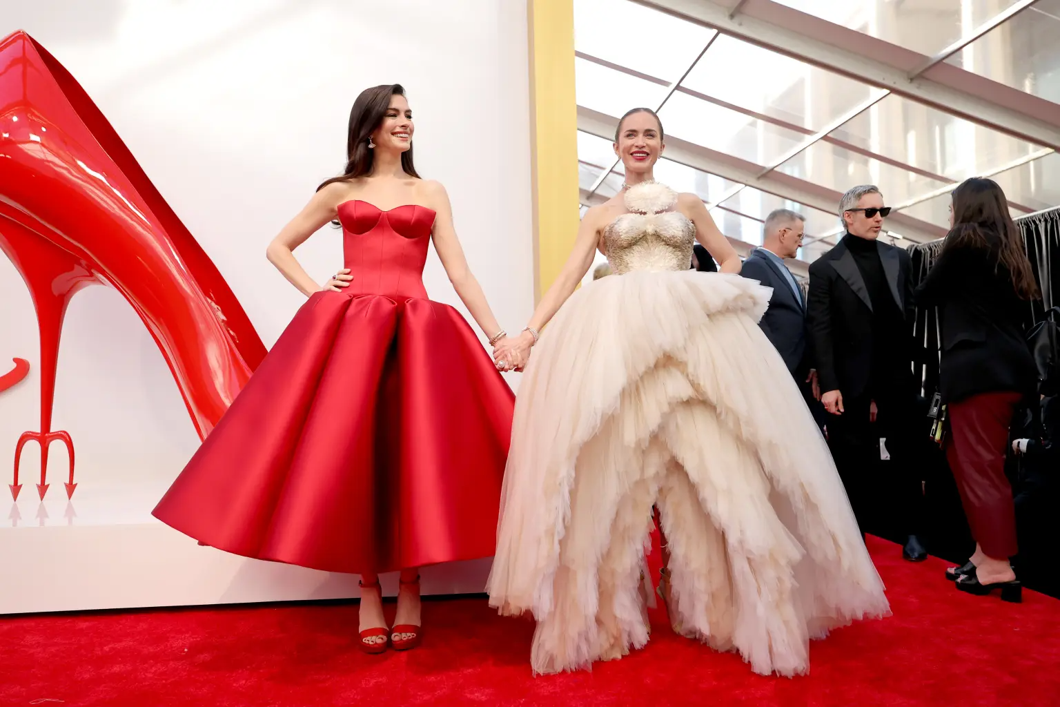 Vì sao Anne Hathaway xứng danh "Người phụ nữ đẹp nhất thế giới"?- Ảnh 4.