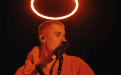 Justin Bieber và Hailey Bieber thế này ai dám đồn ly hôn: Hát 1 câu phong luôn vợ thành “đệ nhất phu nhân Coachella” - Ảnh 2.