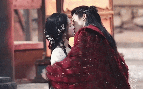 Xem phim Trung Quốc này như ăn cơm nhai phải sạn: Kịch bản dở đến tận cùng, nam chính mặt toàn góc chết- Ảnh 6.