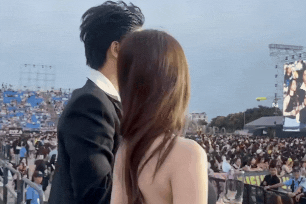 Hot rần rần clip Võ Điền Gia Huy bơ đẹp Tam Triều Dâng tại sự kiện, tưởng phim giả tình thật cơ mà- Ảnh 6.