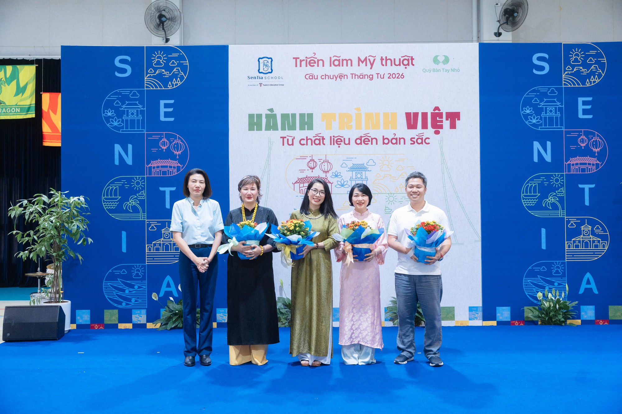 Triển lãm "Câu chuyện Tháng Tư": Học sinh khiến người lớn bất ngờ khi "kể lại" cả một Việt Nam bằng góc nhìn rất khác- Ảnh 1.