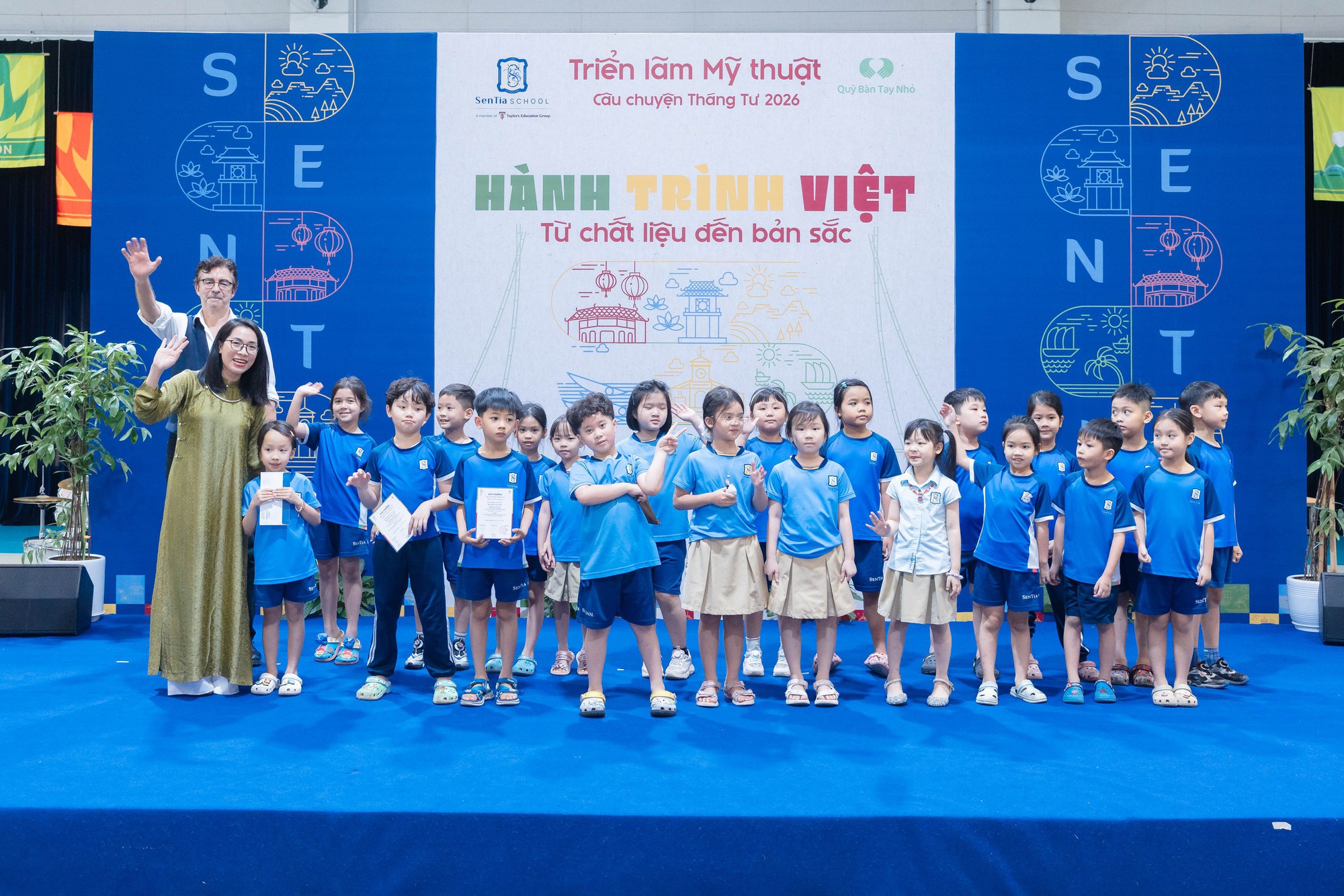 Triển lãm "Câu chuyện Tháng Tư": Học sinh khiến người lớn bất ngờ khi "kể lại" cả một Việt Nam bằng góc nhìn rất khác- Ảnh 3.