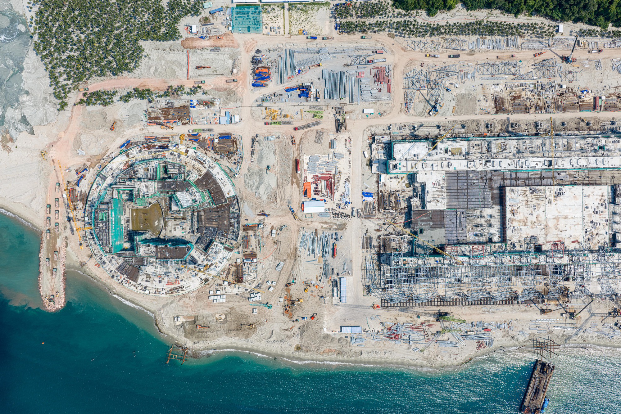 Cận cảnh đại công trường APEC 2027 đang tăng tốc thi công ở Phú Quốc - Ảnh 4.