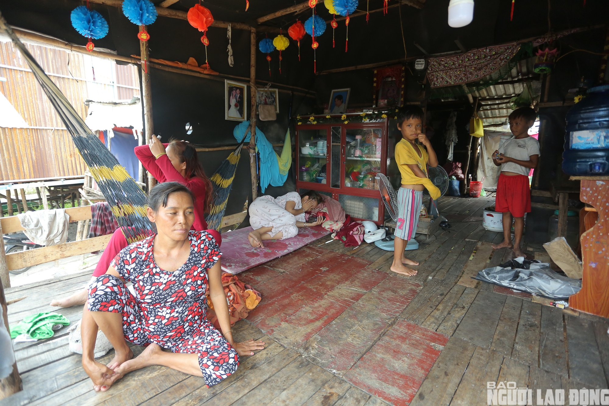 Chật vật mưu sinh ở “xóm Việt kiều” ven Hồ Dầu Tiếng - Ảnh 1.