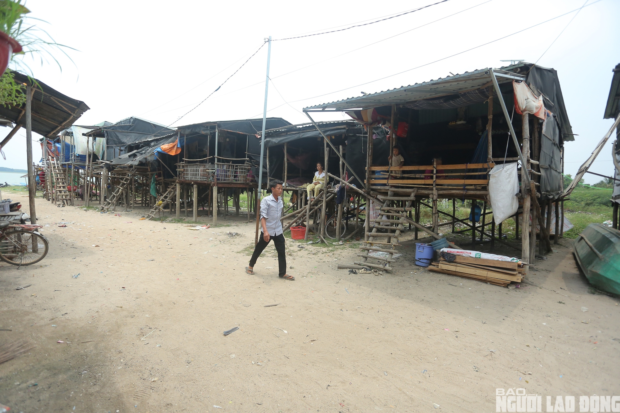 Chật vật mưu sinh ở xóm Việt kiều ven hồ Dầu Tiếng 2026 - Ảnh 14.