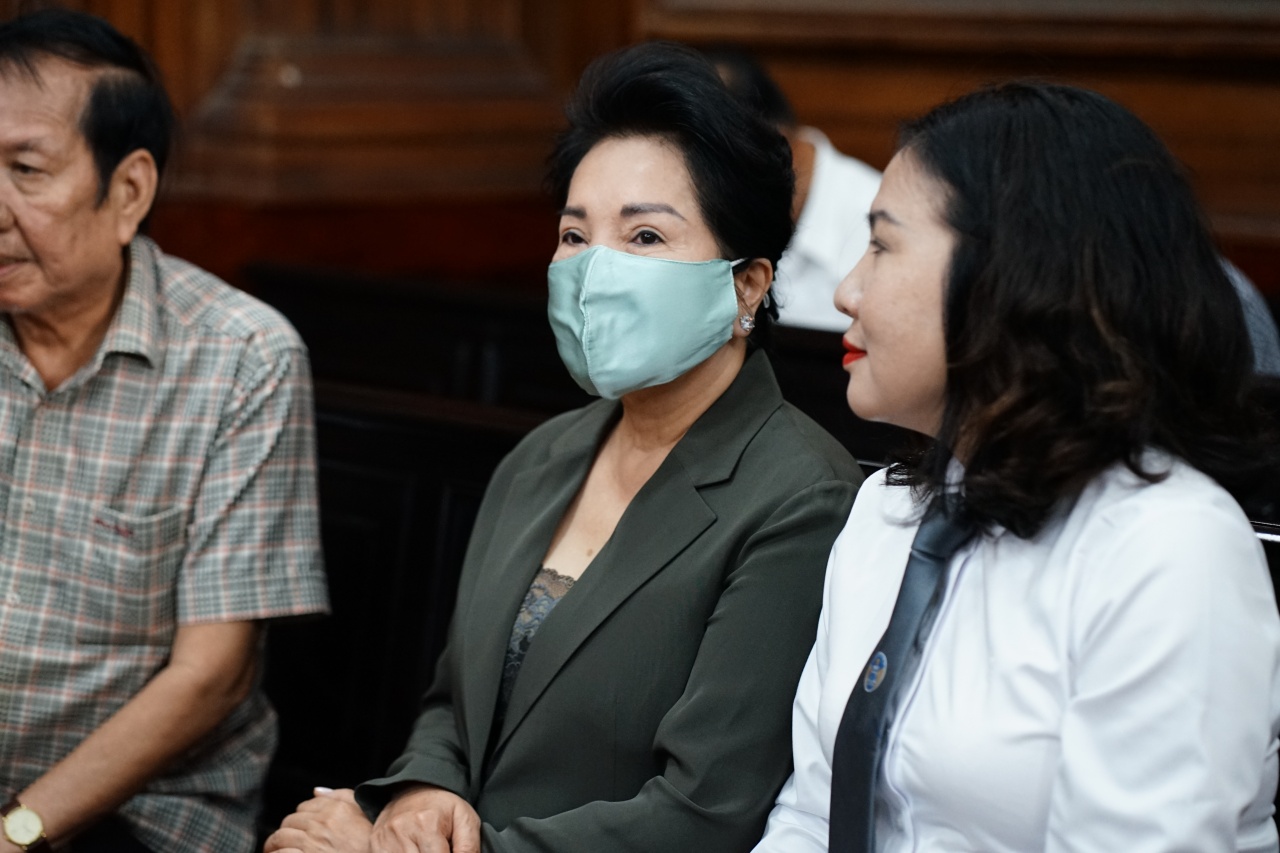 Những hình ảnh của cựu CEO Quốc Cường Gia Lai Nguyễn Thị Như Loan tại phiên toà sáng nay- Ảnh 1.