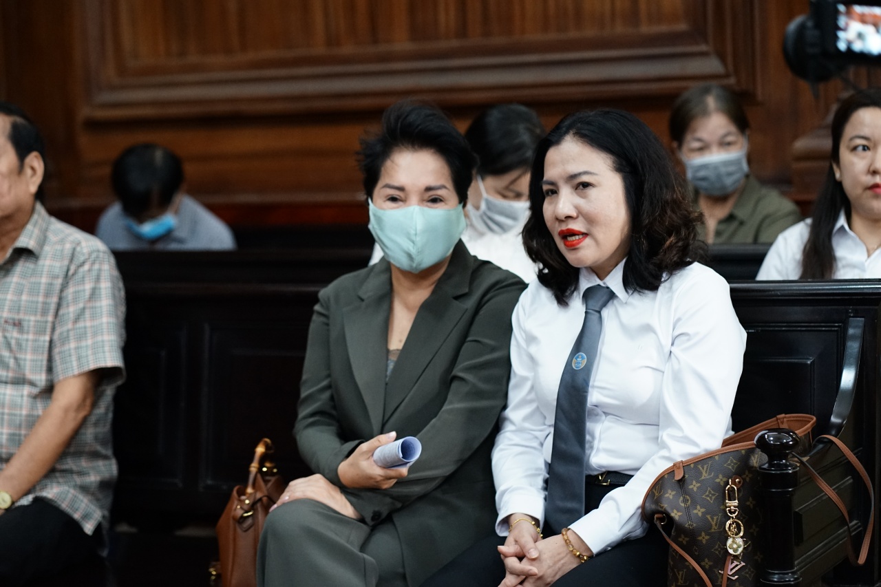 Những hình ảnh của cựu CEO Quốc Cường Gia Lai Nguyễn Thị Như Loan tại phiên toà sáng nay- Ảnh 3.