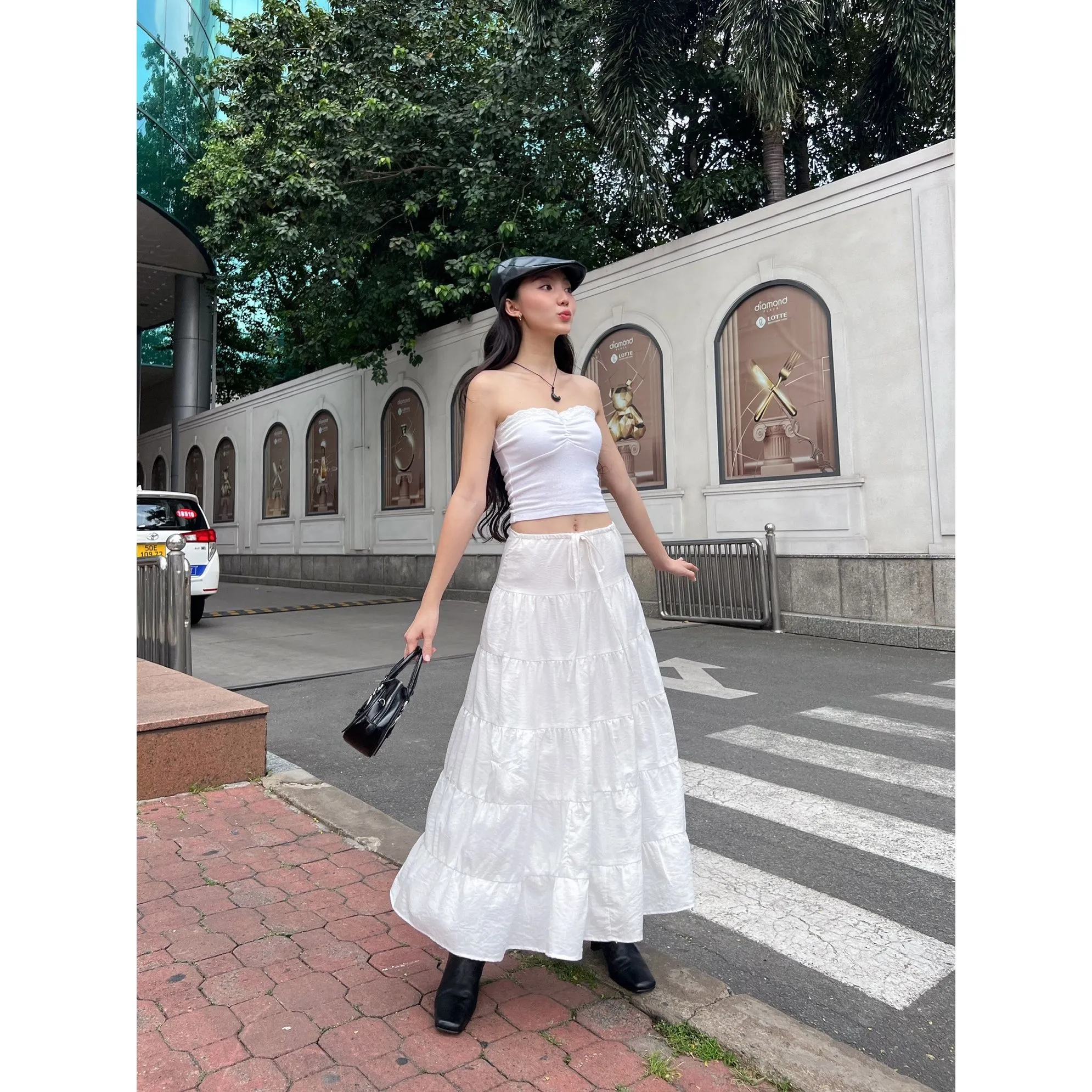 Không cần đồ đắt tiền vẫn toát lên khí chất “old money”: Chỉ cần áo gile đen + váy trắng là đủ - Ảnh 7.