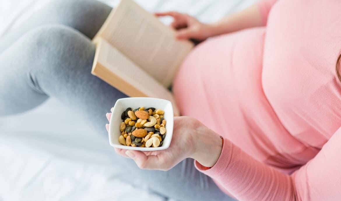 Lợi ích bất ngờ khi ăn các loại hạt trong 3 tháng đầu thai kỳ- Ảnh 1.
