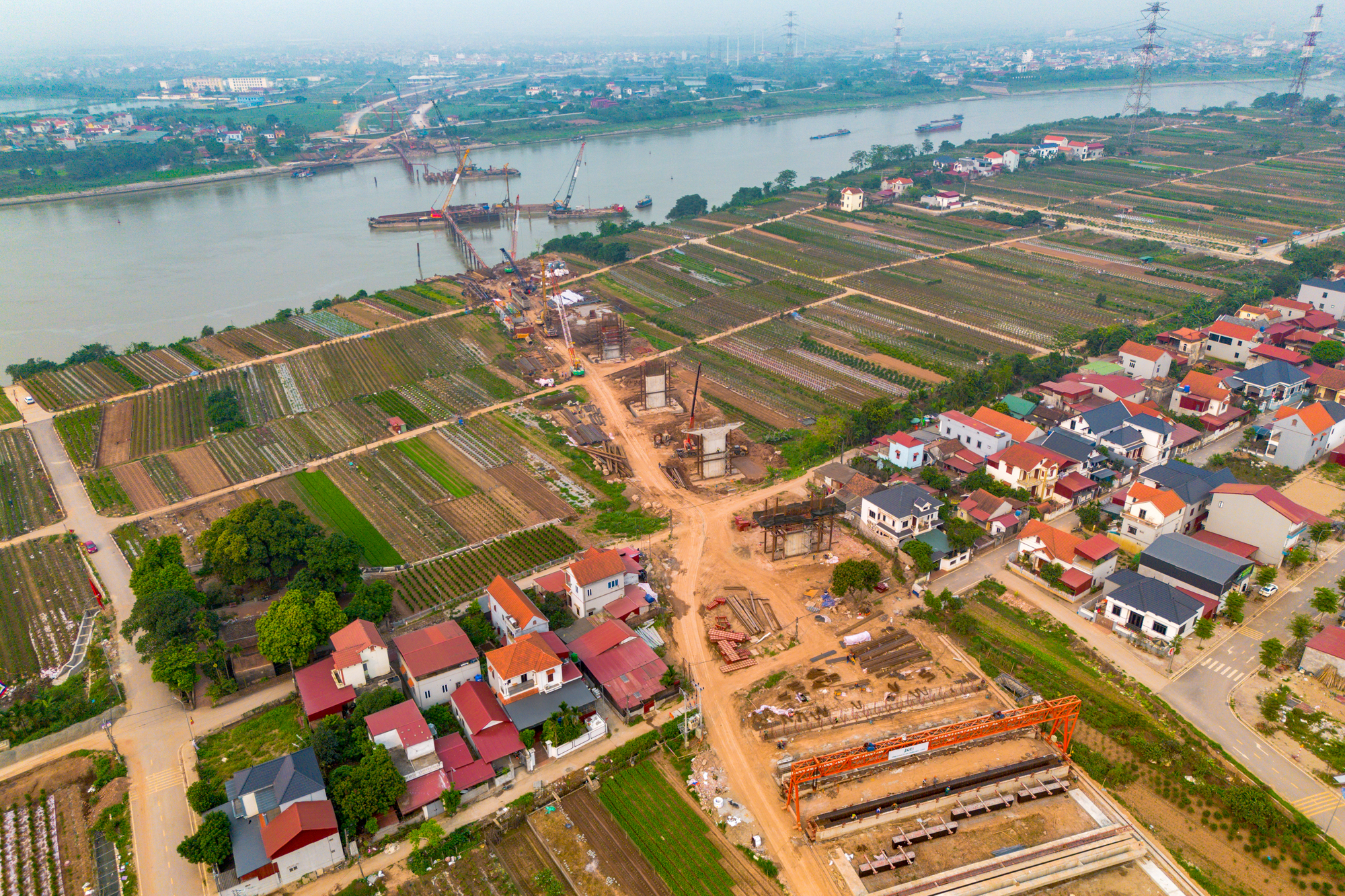 Cận cảnh 2 cây cầu trị giá 16.000 tỷ đồng, kết nối các khu đô thị hàng chục tỷ USD, chiếm 50% nguồn cung căn hộ Hà Nội - Ảnh 7.