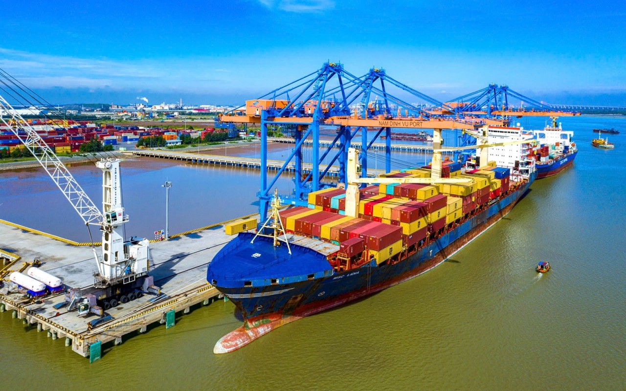 Miễn nhiều khoản phí, lệ phí hỗ trợ doanh nghiệp giao thông vận tải