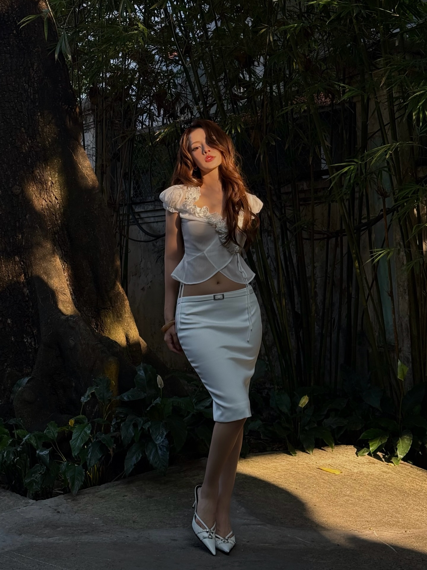 Vòng bụng "dã man" của Chi Pu qua cam thường của người thân cận- Ảnh 4.