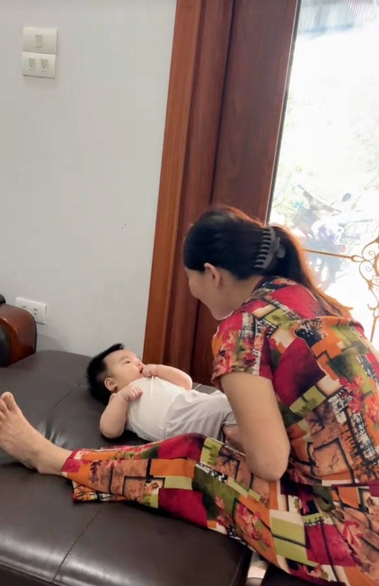 Mẹ đẻ sống chung một nhà với bố mẹ chồng: Bà ngoại Nghệ An lấy nước mắt của bao người bằng cách này!- Ảnh 2.