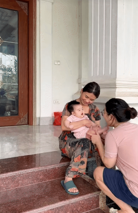 Mẹ đẻ sống chung một nhà với bố mẹ chồng: Bà ngoại Nghệ An lấy nước mắt của bao người bằng cách này!- Ảnh 1.