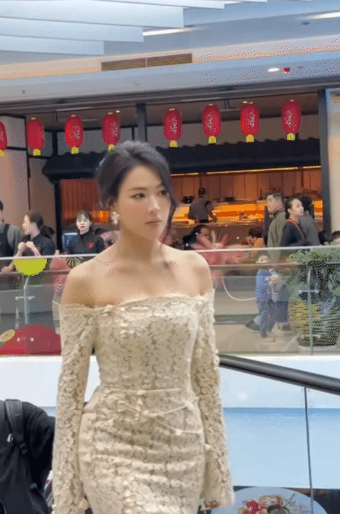 Hoa hậu Hương Giang và nàng thơ "phim giờ vàng VTV" cùng đọ sắc với mẫu đầm ren giá hơn 11 triệu của local brand Việt- Ảnh 2.