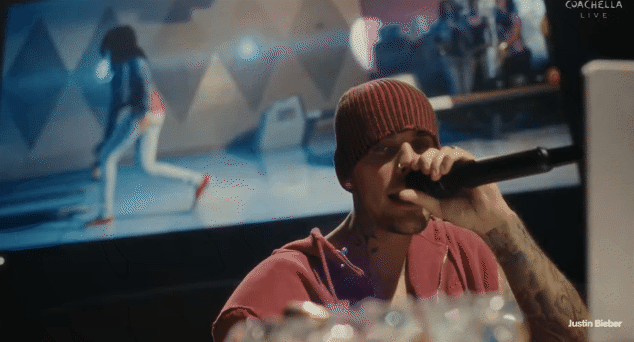 Cô gái may mắn nhất được Justin Bieber ôm chầm ở Coachella, cả thế giới "phát điên" với hoàng tử nhạc Pop hôm nay! - Ảnh 2.