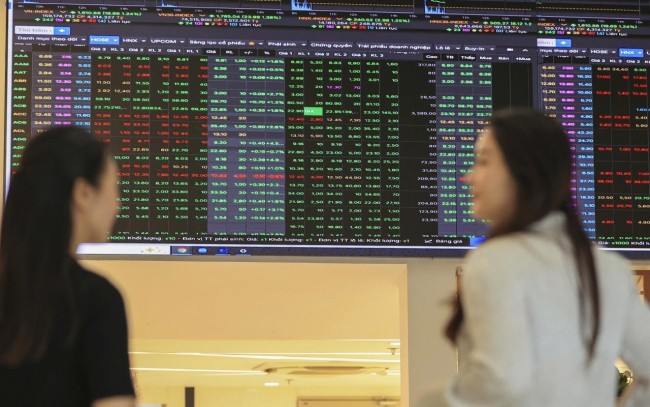 Thị trường chứng khoán vào giai đoạn bản lề, VN-Index “test” xu hướng