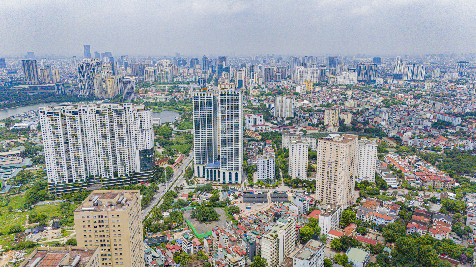 Nguồn cung giảm, giao dịch hạ nhiệt, thị trường căn hộ Hà Nội “xoay trục” ra vùng ven - Ảnh 1.