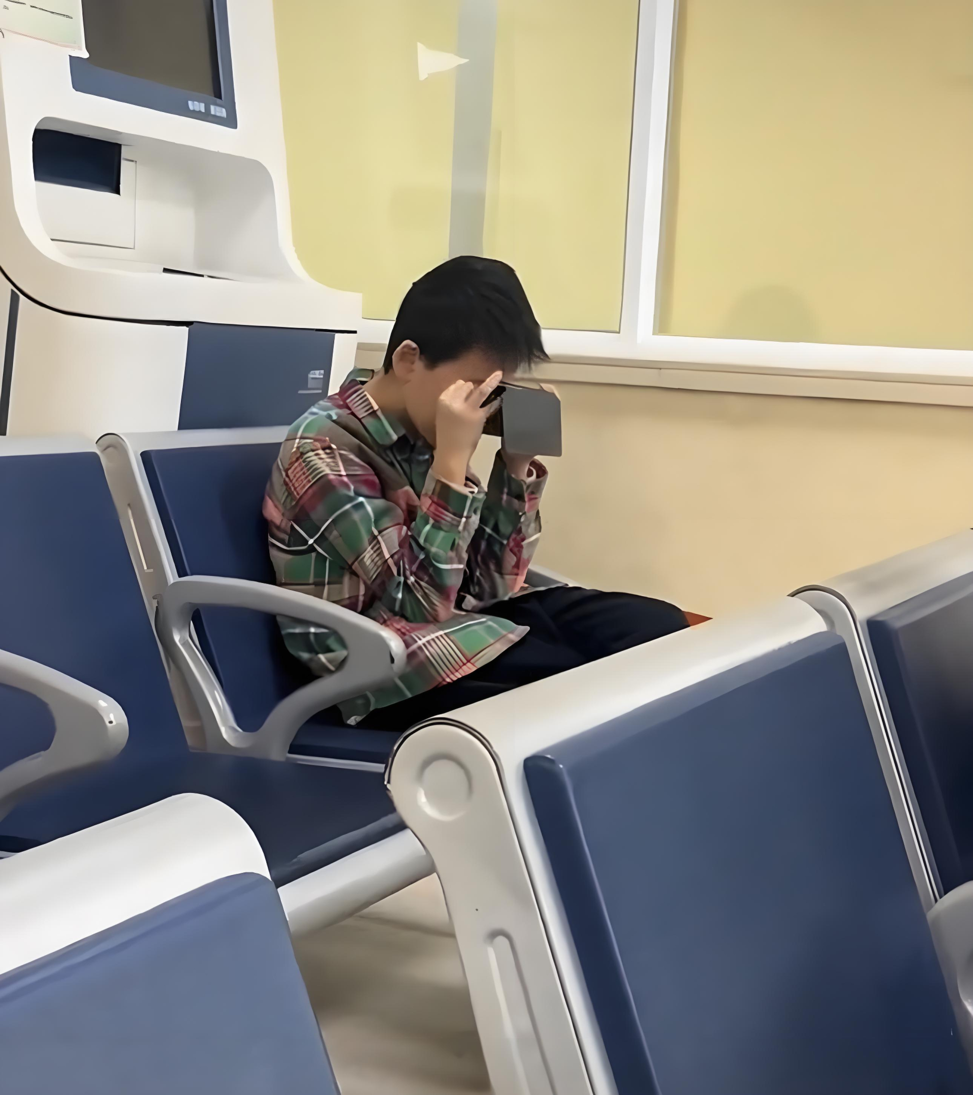 Kiểu trẻ này sớm muộn cũng bị "đào thải": Cảnh tượng trong bệnh viện khiến nhiều phụ huynh giật mình- Ảnh 1.