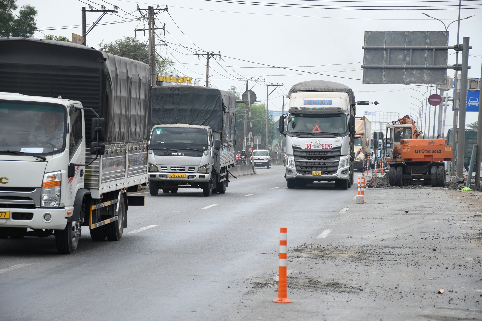 CLIP: Sửa chữa Quốc lộ 51 xuống cấp nghiêm trọng qua Đồng Nai - Ảnh 3.