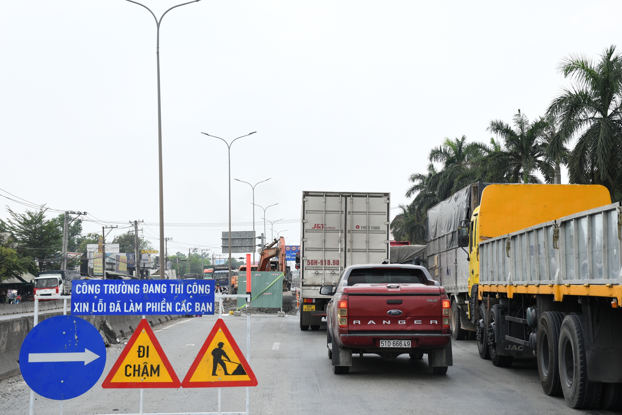 CLIP: Sửa chữa Quốc lộ 51 xuống cấp nghiêm trọng qua Đồng Nai - Ảnh 4.