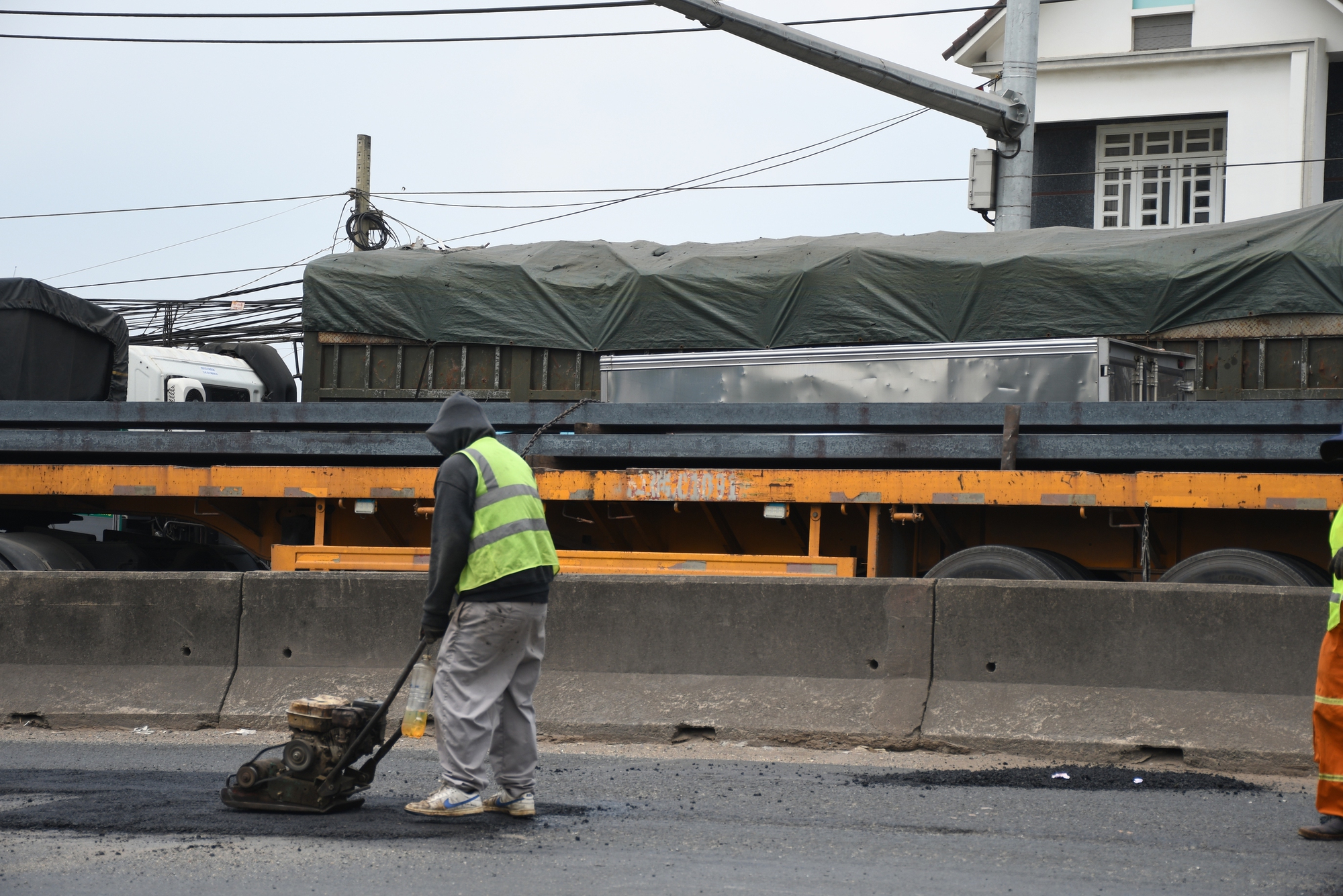 CLIP: Sửa chữa Quốc lộ 51 xuống cấp nghiêm trọng qua Đồng Nai - Ảnh 18.