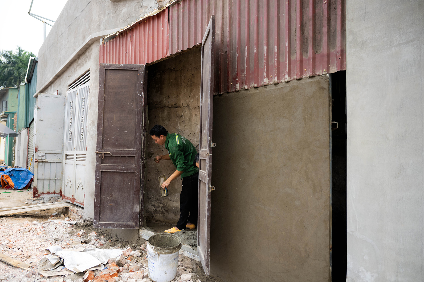 Cận cảnh loạt nhà siêu mỏng, siêu méo trên tuyến đường 500m ở Hà Nội- Ảnh 7.