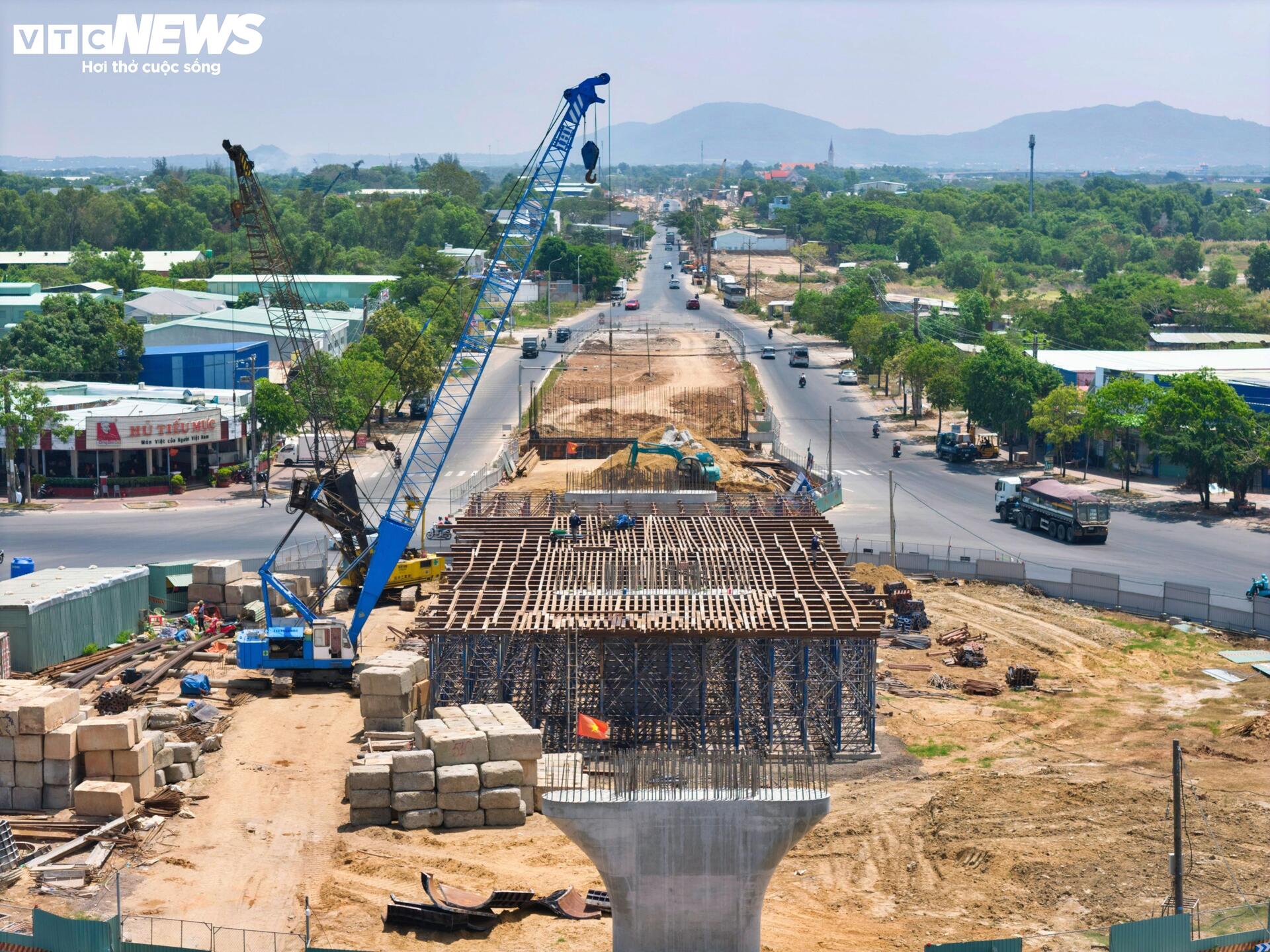 Tăng tốc thi công đường 13.900 tỷ nối cao tốc Biên Hòa ra biển TP.HCM- Ảnh 13.