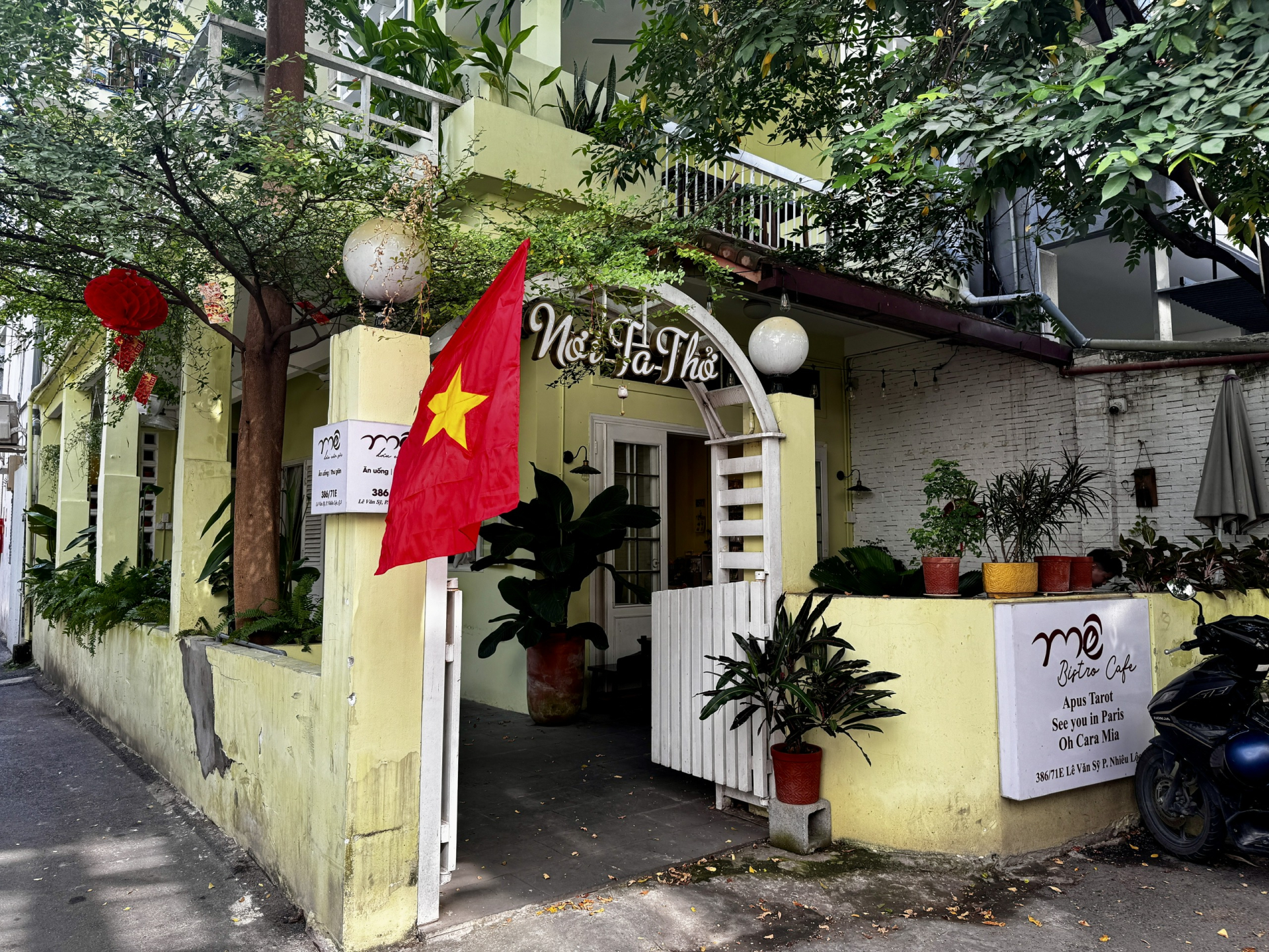 CLIP Đến quán cà phê 