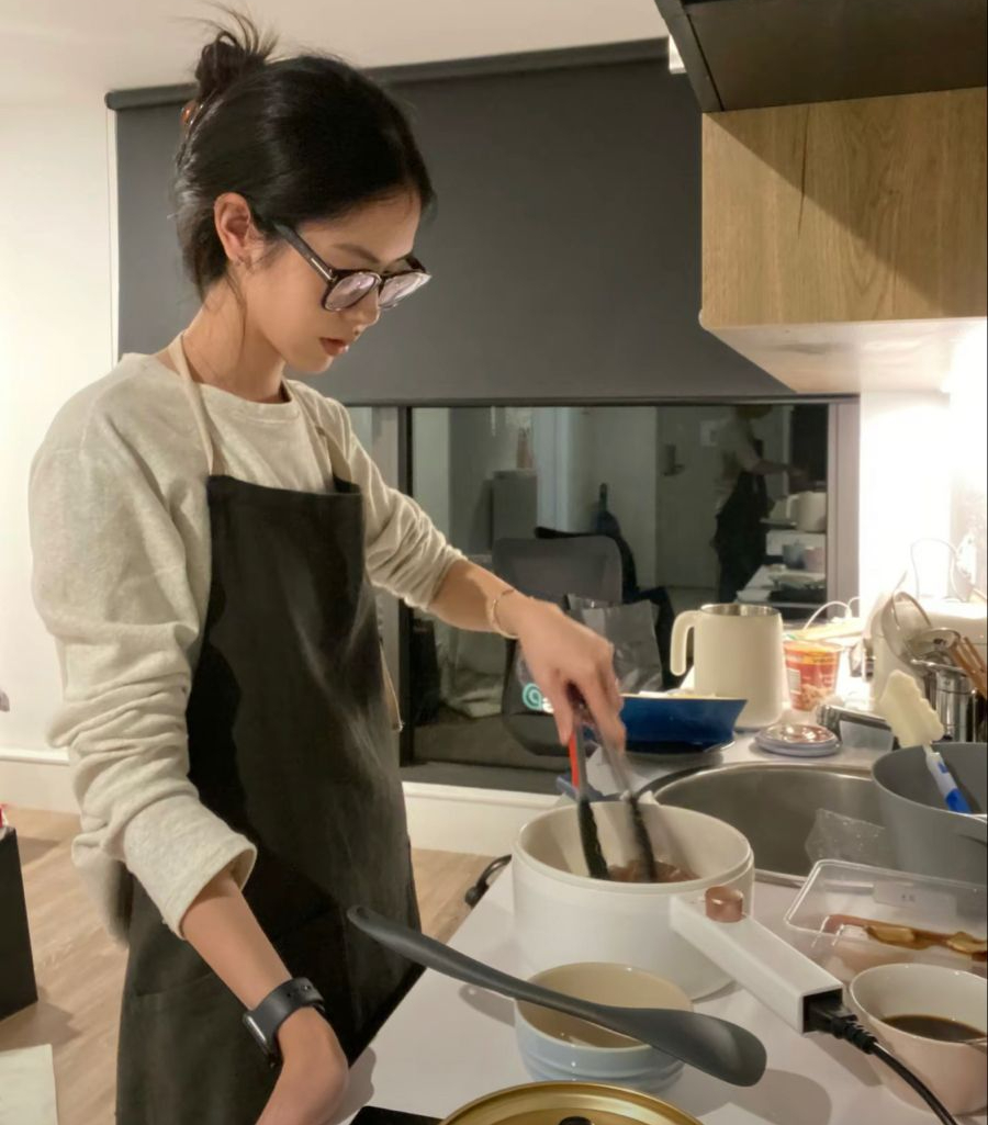 Giá cả leo thang, tiêu 1 đồng cũng rén: Giờ ăn no là được, 3 tháng mới dám ăn 1 bữa ngon, mua sắm thì thôi hẳn- Ảnh 1.