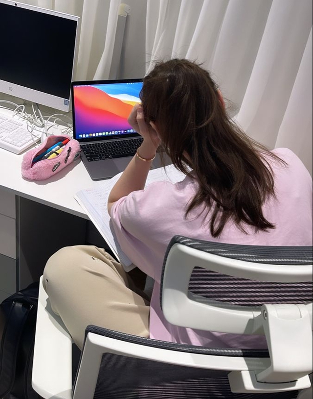 Từ điển công sở 2026: 8 khái niệm mới ra đời chỉ để miêu tả SỰ BẾ TẮC của dân văn phòng- Ảnh 3.