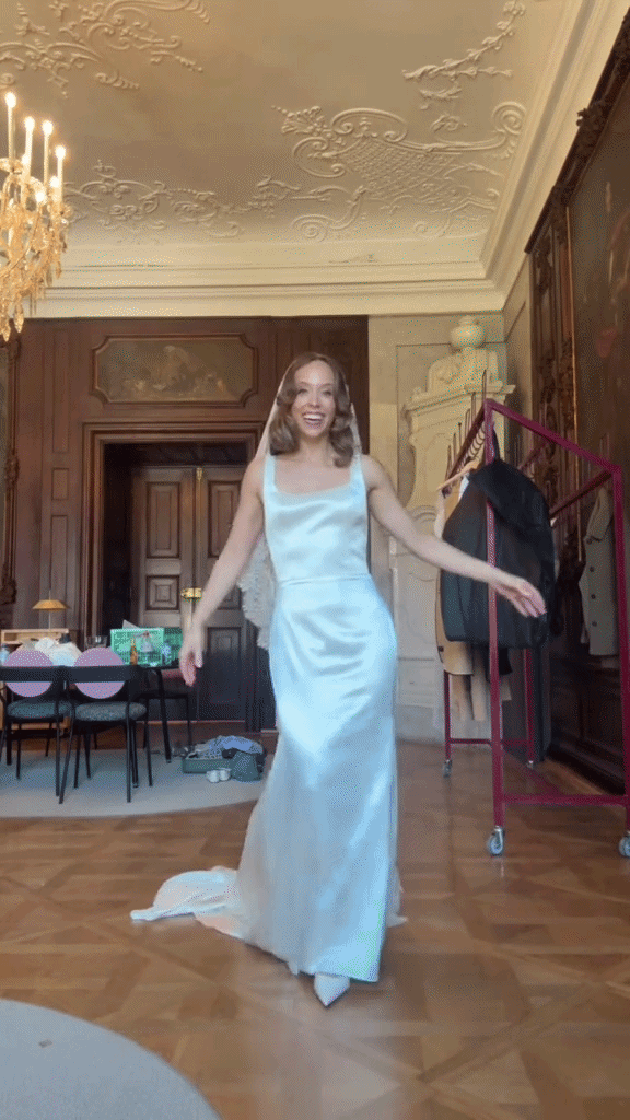 Mê mẩn tay nghề của “pháp sư Hội An”, khách Tây may luôn váy cưới cho uy tín- Ảnh 1.