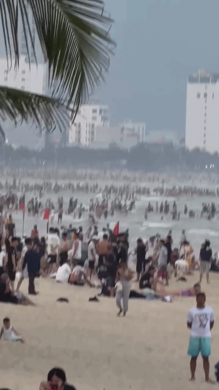 Cảnh tượng hiếm xảy ra ngay đầu tháng 4 ở Đà Nẵng - Ảnh 5.