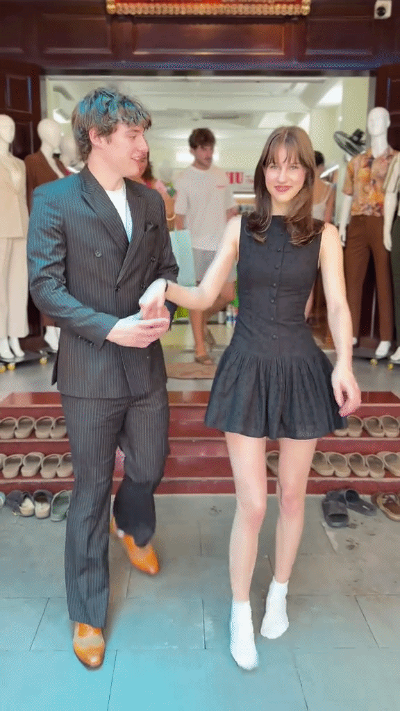 “Pháp sư may đồ” chinh phục khách Tây, biến Hội An thành Milan Fashion Week- Ảnh 6.