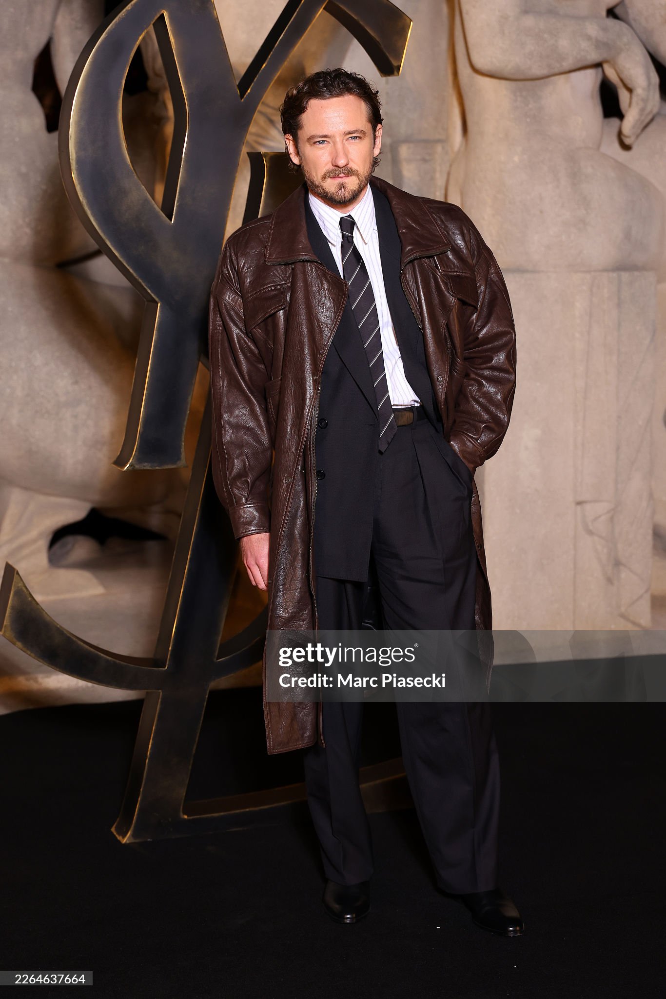 Rosé kín đáo nhưng tỏa sáng đến show Saint Laurent, Cha Eun Woo đã bị thay bằng nam thần "tổng tài" cao gần 1m9- Ảnh 15.