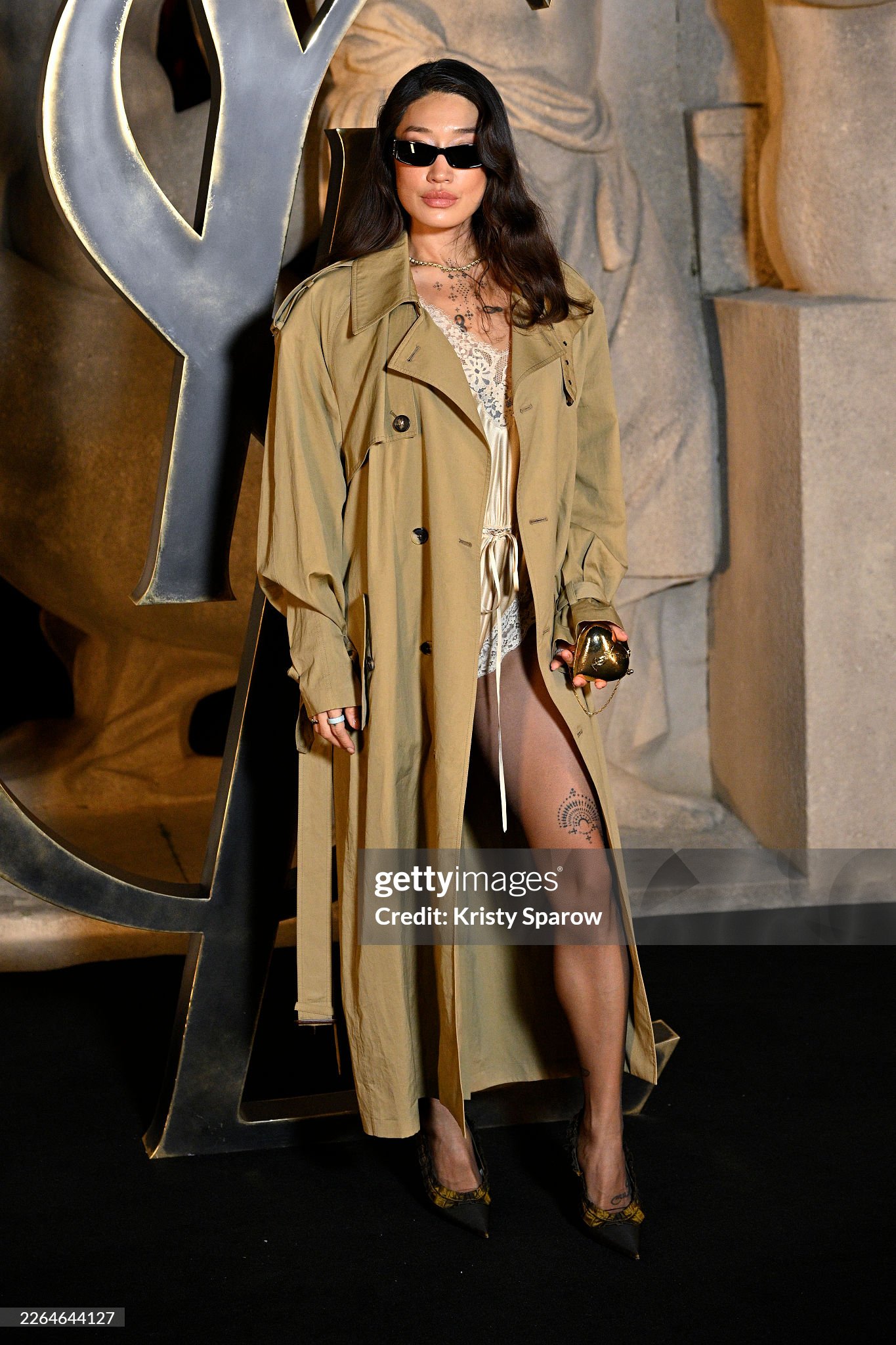 Rosé kín đáo nhưng tỏa sáng đến show Saint Laurent, Cha Eun Woo đã bị thay bằng nam thần "tổng tài" cao gần 1m9- Ảnh 10.