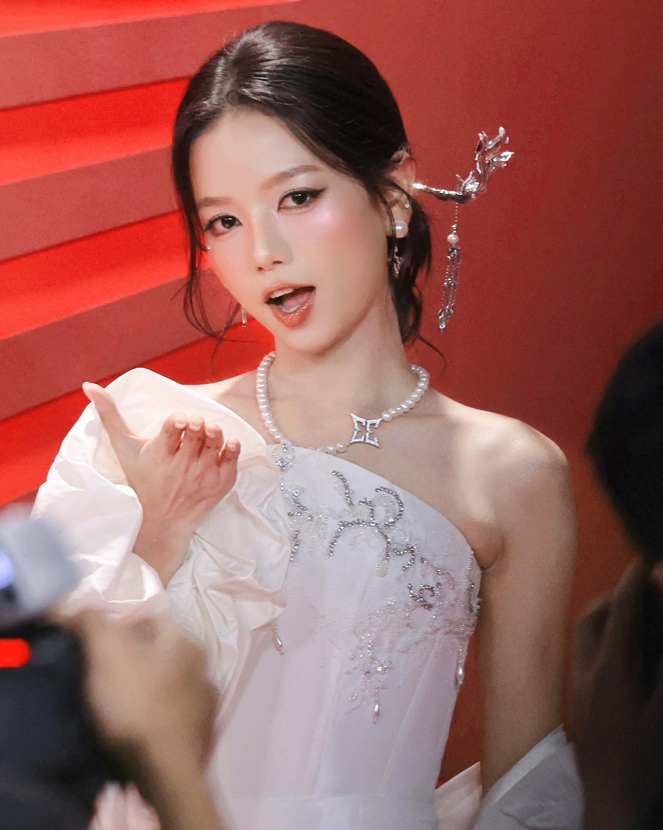 Ngọc nữ mới của Vbiz đi họp báo thôi mà, có cần đẹp vậy không: Visual đỉnh bá cháy, mê hơn cả điếu đổ- Ảnh 4.