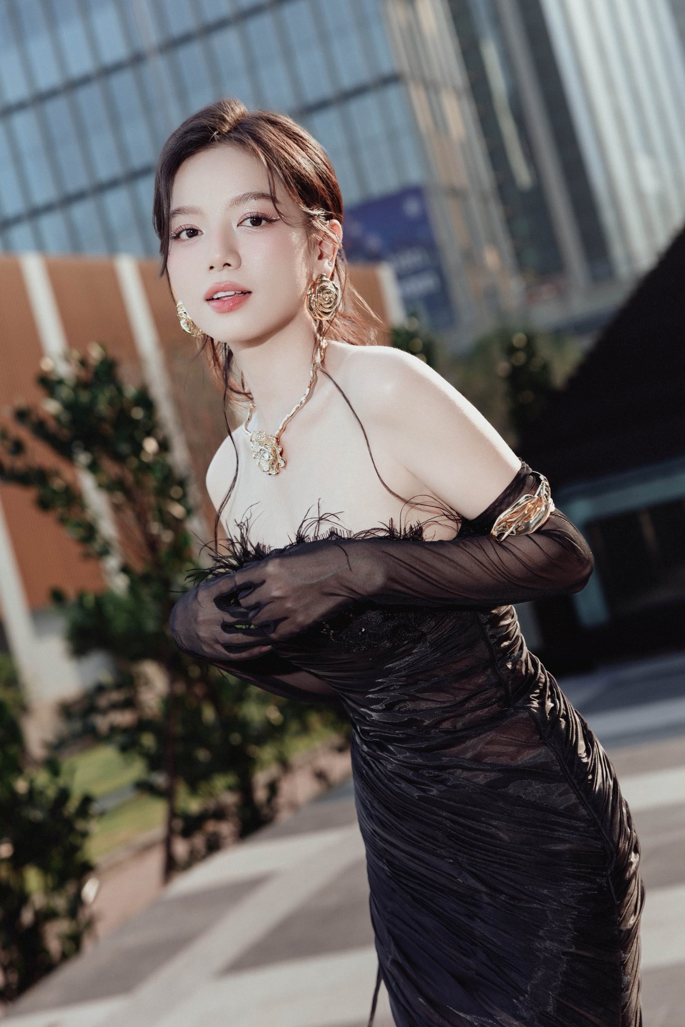 Ngọc nữ mới của Vbiz đi họp báo thôi mà, có cần đẹp vậy không: Visual đỉnh bá cháy, mê hơn cả điếu đổ- Ảnh 7.