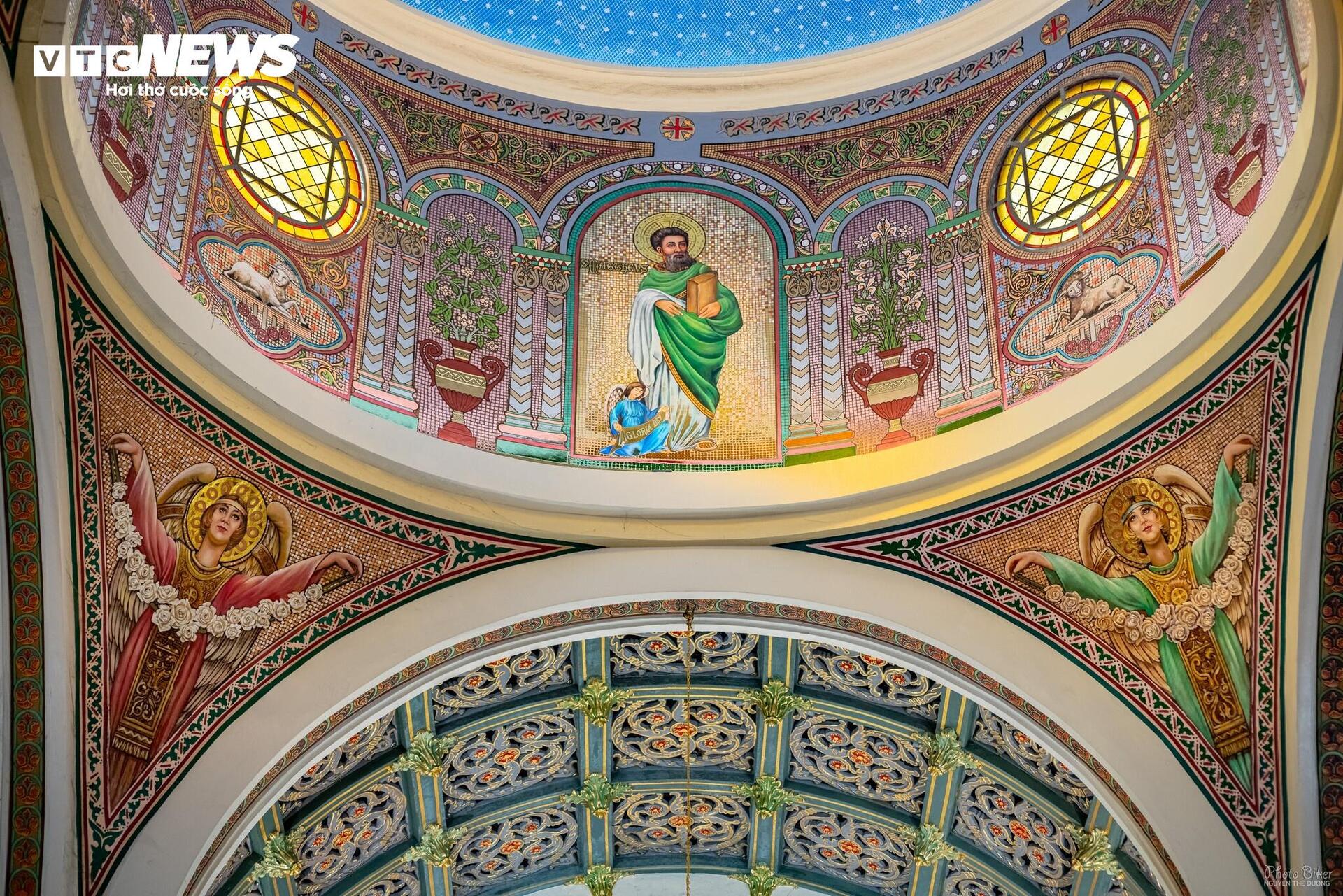 Chiêm ngưỡng thánh đường hơn 100 năm tuổi với kiến trúc độc đáo ở TP.HCM- Ảnh 8.