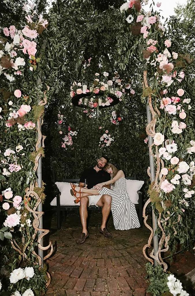 Vì sao giữa cả dàn bạn trai hoành tráng, Taylor Swift lại chọn lấy "chồng nghèo"?- Ảnh 5.