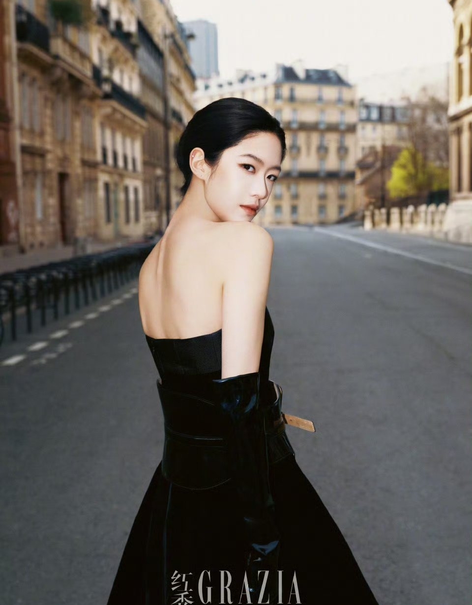 Đã tìm ra bad girl đẹp nhất Trung Quốc: Phì phèo thuốc lá từ phim đến đời, ghét đến mấy cũng không dám chê visual- Ảnh 9.