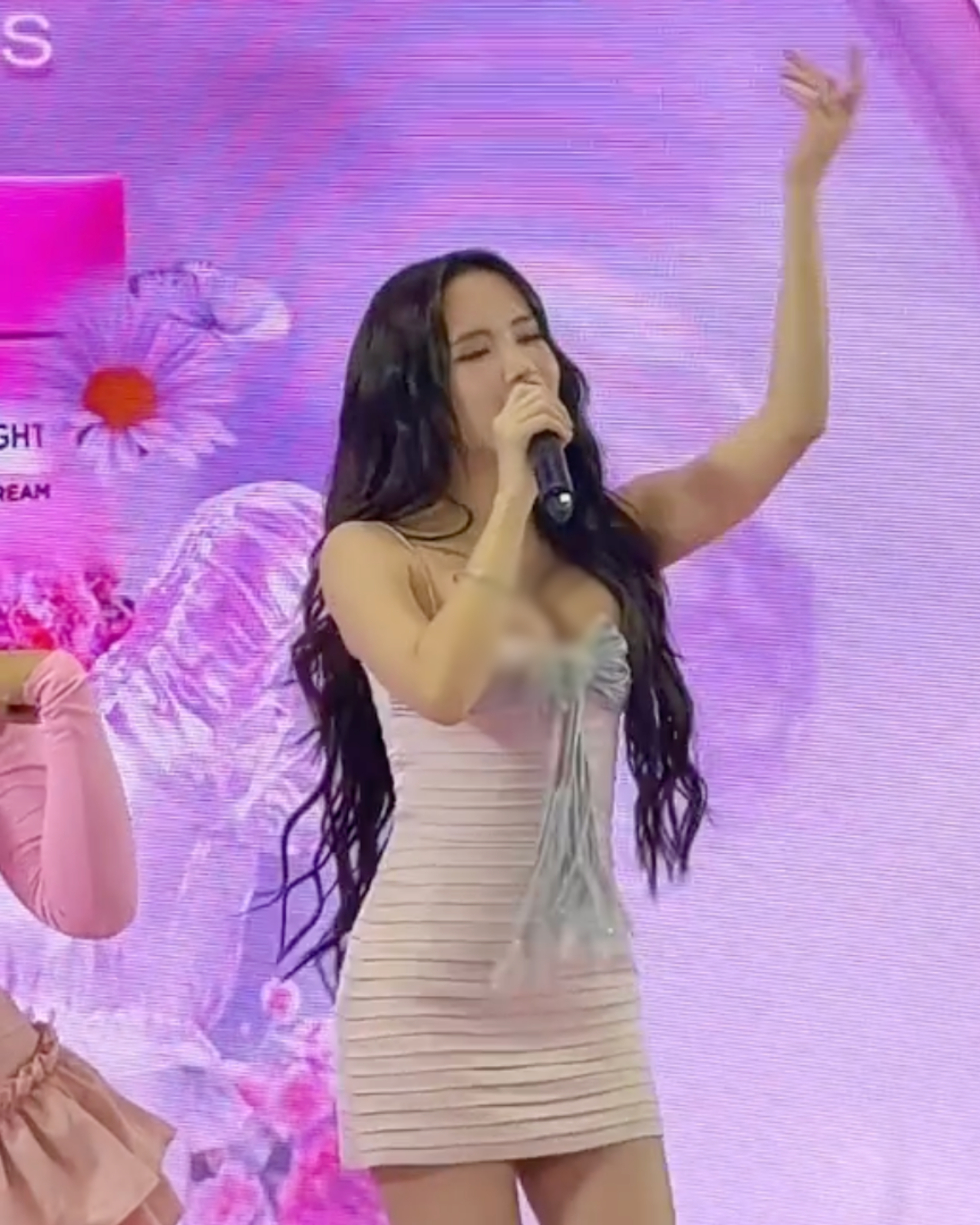 Đến lượt Thiều Bảo Trâm vướng ồn ào giống Huyền 2K4- Ảnh 1.