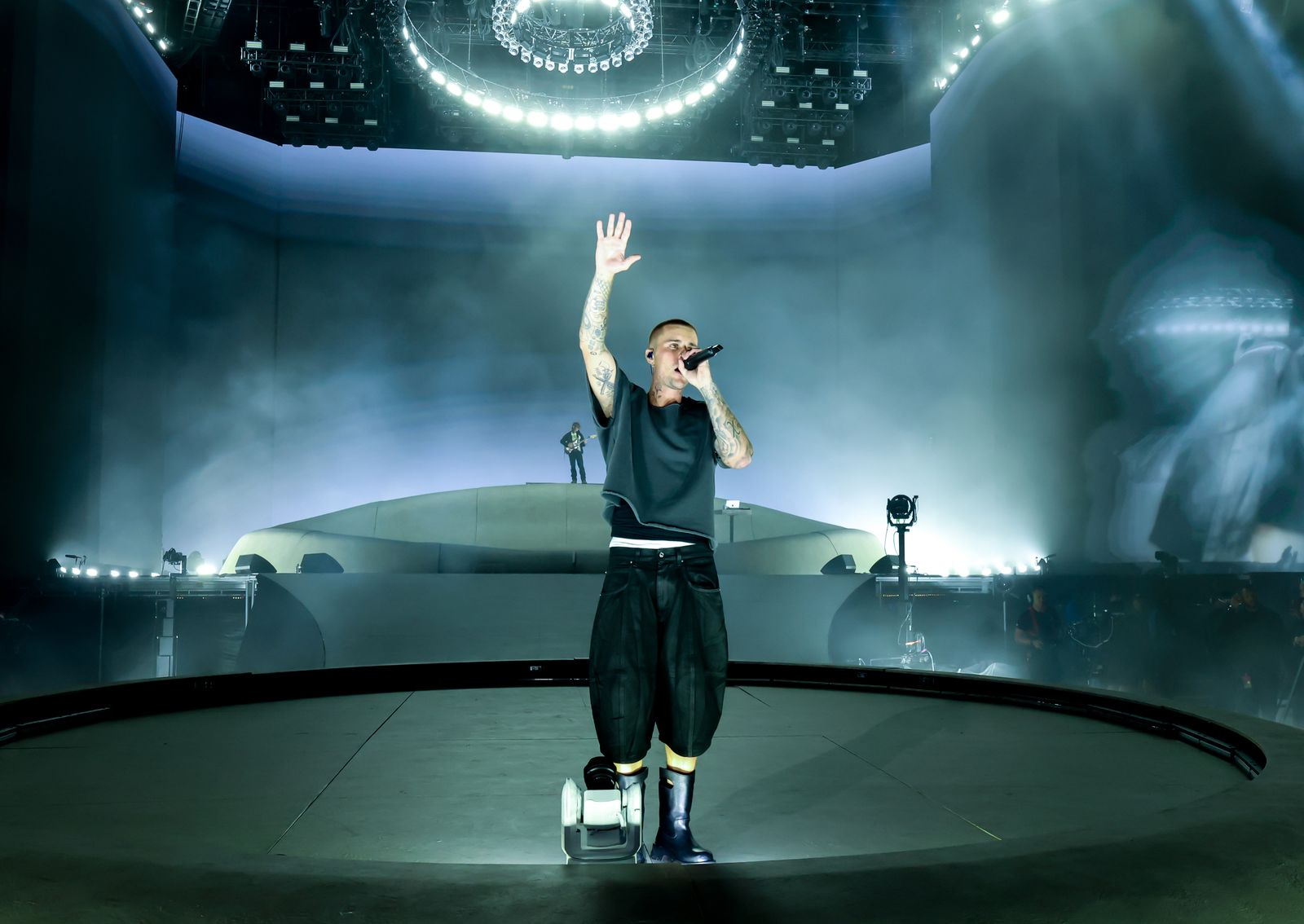 Coachella 2026: Bộ 3 BLACKPINK “ngoan xinh… nhạt”, không ai nổi hơn Kylie Jenner vì chiếc áo in mặt một người- Ảnh 5.