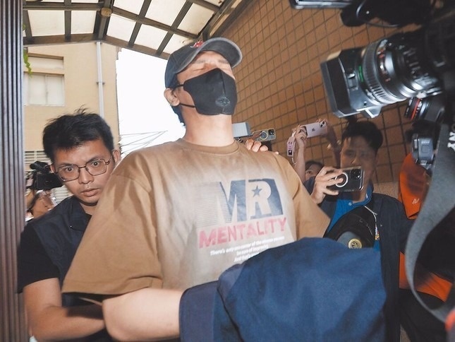 Không phải tin đùa ngày Cá tháng 4: Nam diễn viên bị còng tay, bắt giữ khẩn cấp - Ảnh 8.