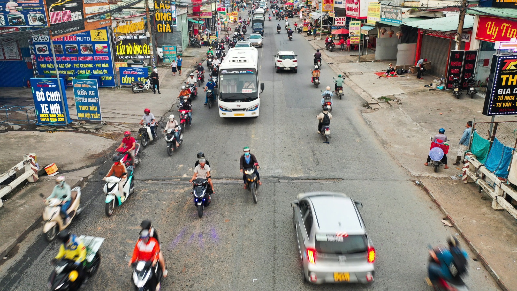 Đồng Nai sẽ mở rộng đường Bùi Văn hòa để giải quyết ùn tắc giao thông - Ảnh 1.