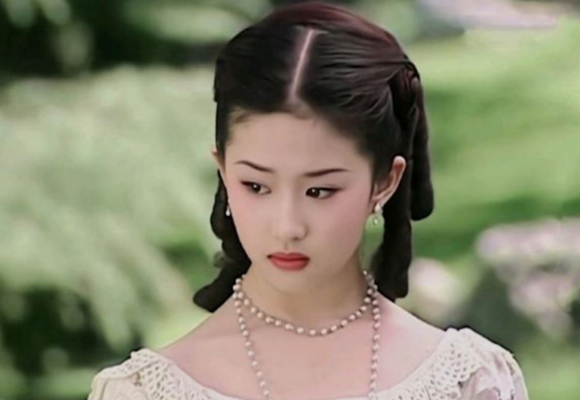 Từng có một mỹ nhân mới 14 tuổi vào vai tiểu thư kiêu kỳ, khí chất sang chảnh ấy đến nay vẫn là chuẩn mực khó vượt qua- Ảnh 2.