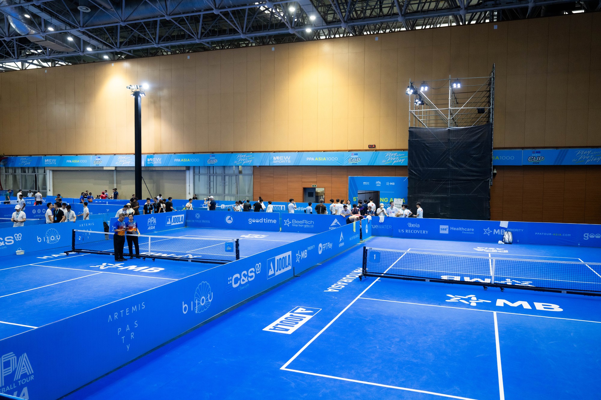 Ngày đầu PPA Asia 1000 - MB Hanoi Cup: Khán đài vắng vẻ nhưng dưới sân 